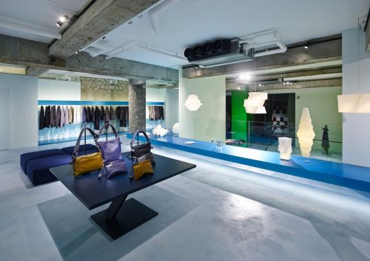 Стол от фабрики Desalto модель Element 680 Square Table 