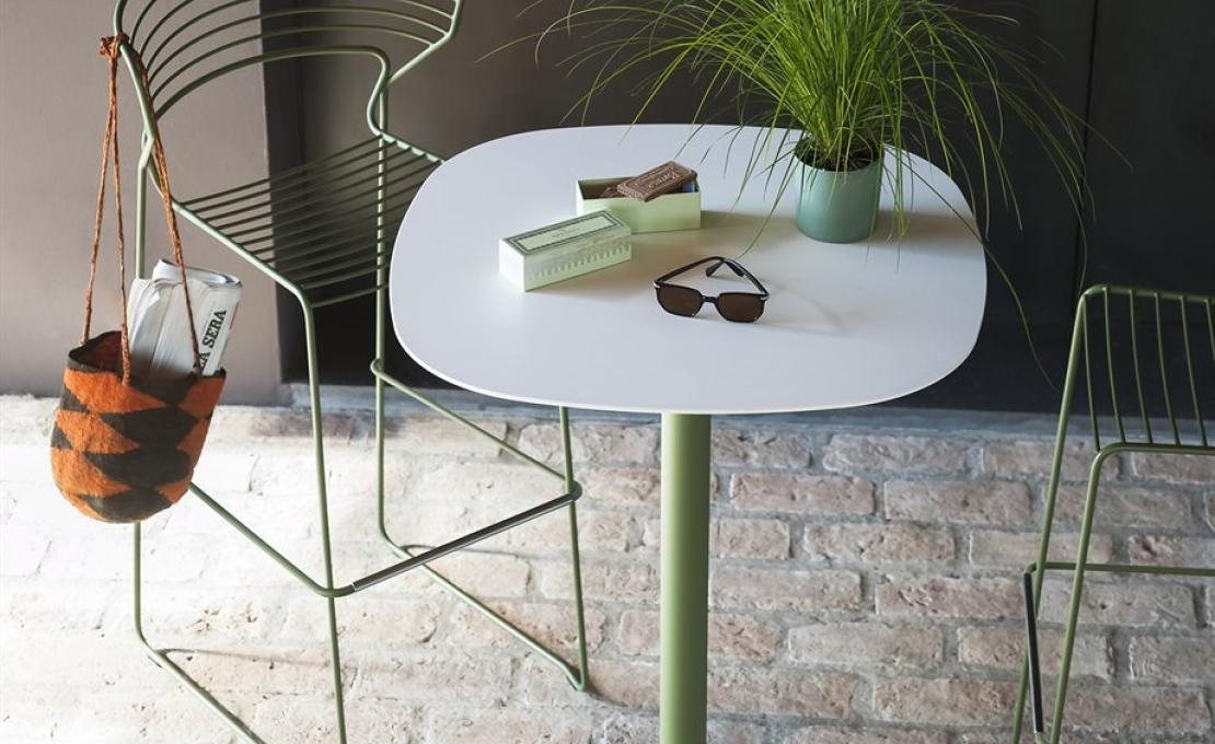 Стол от фабрики Desalto модель ELLIS BISTROT TABLE