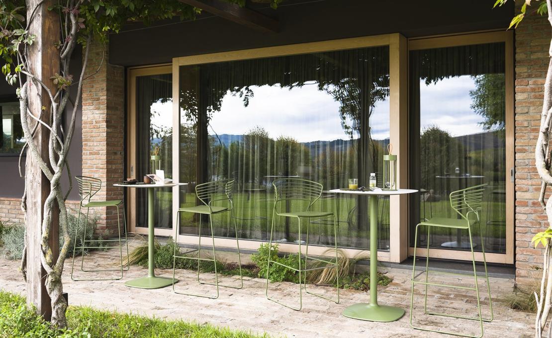 Стол от фабрики Desalto модель ELLIS BISTROT TABLE