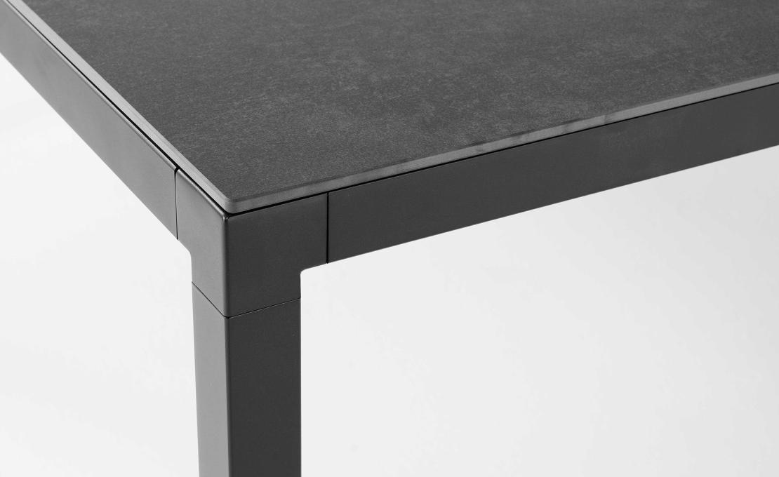 Стол от фабрики Desalto модель HELSINKI 30 HOME TABLE