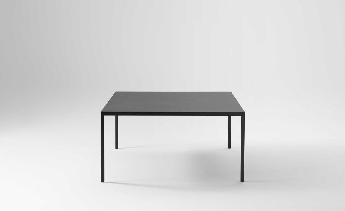 Стол от фабрики Desalto модель HELSINKI 30 HOME TABLE