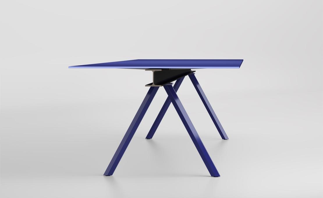 Стол от фабрики Desalto модель HEB TABLE