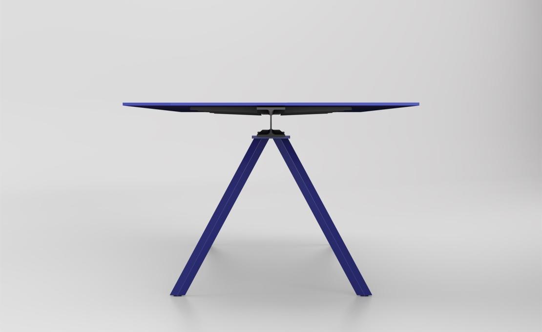 Стол от фабрики Desalto модель HEB TABLE