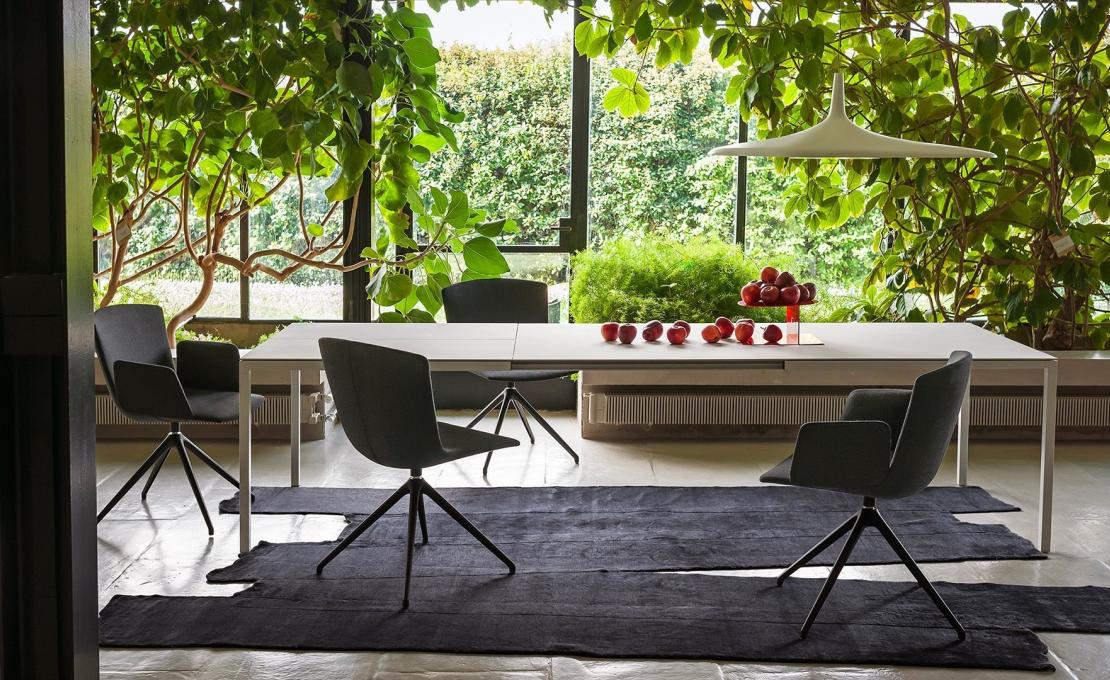 Стол от фабрики Desalto модель Helsinki 35 Extendable Table