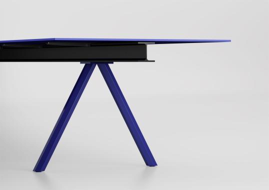 Стол от фабрики Desalto модель HEB TABLE