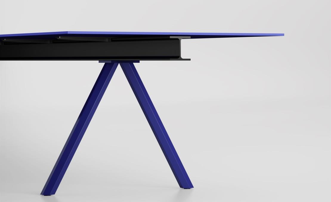 Стол от фабрики Desalto модель HEB TABLE