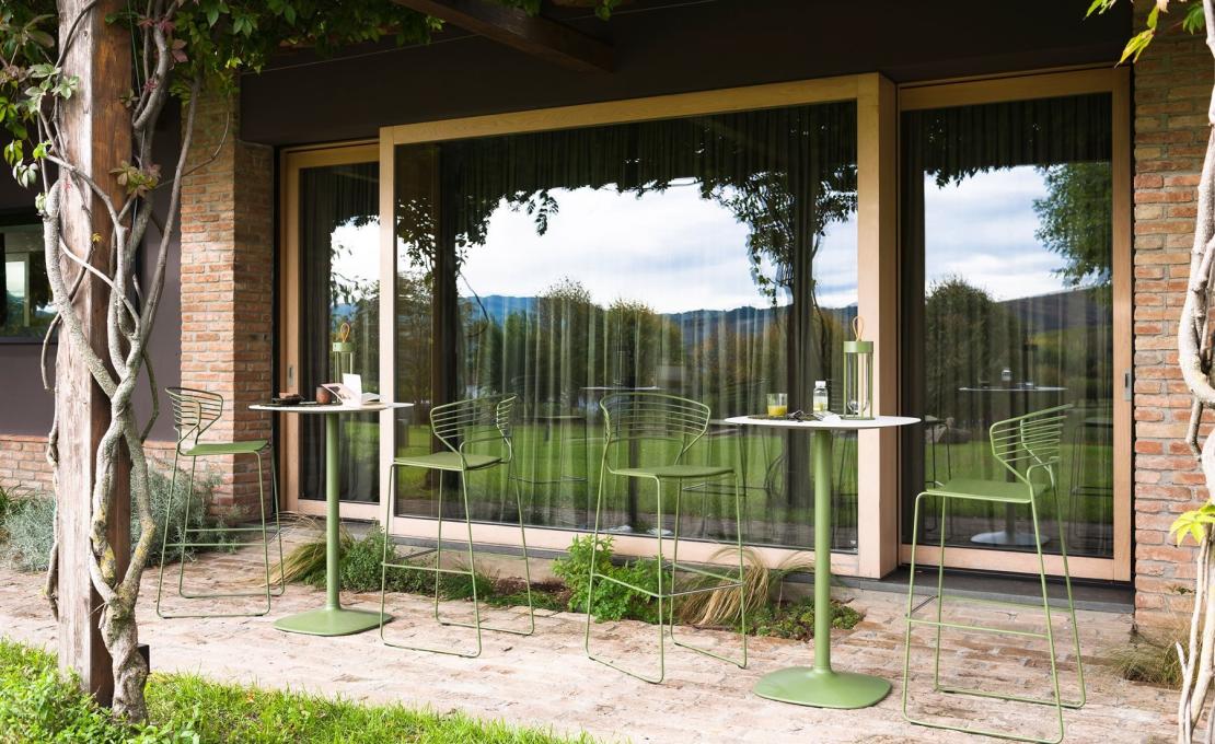 Уличный барный стул от фабрики Desalto модель KOKI WIRE 754 OUTDOOR 