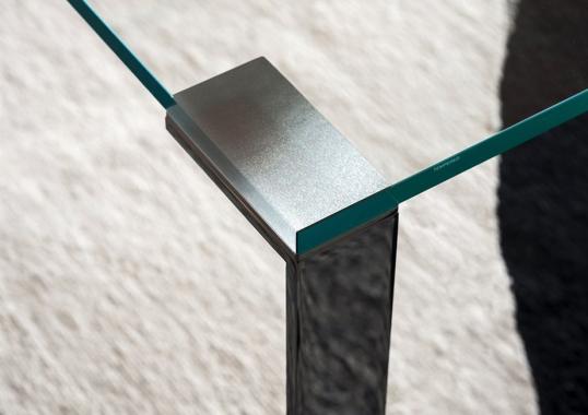 Стол от фабрики Desalto модель LIKO GLASS 404 TABLE