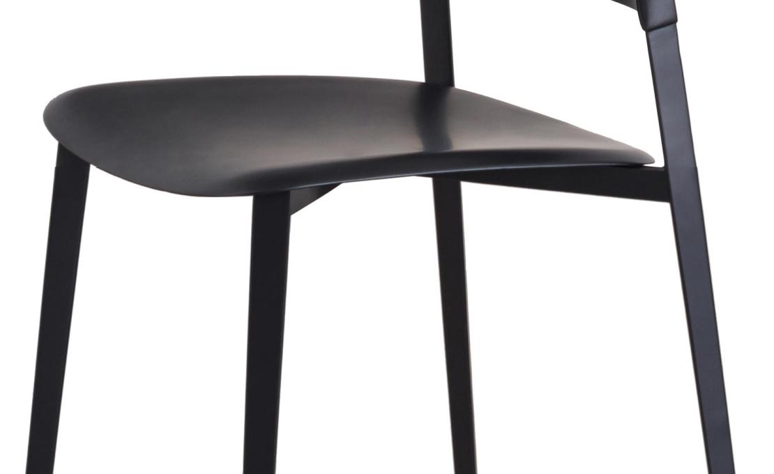 Стул от фабрики Desalto модель Ply 