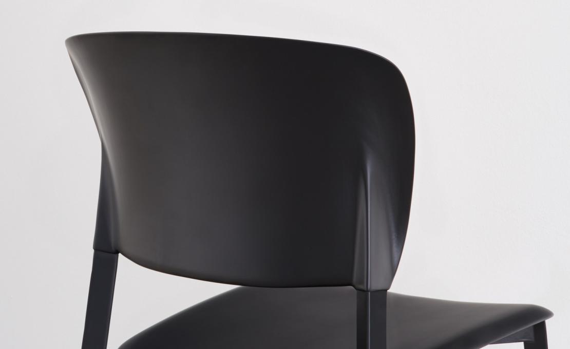 Стул от фабрики Desalto модель Ply 