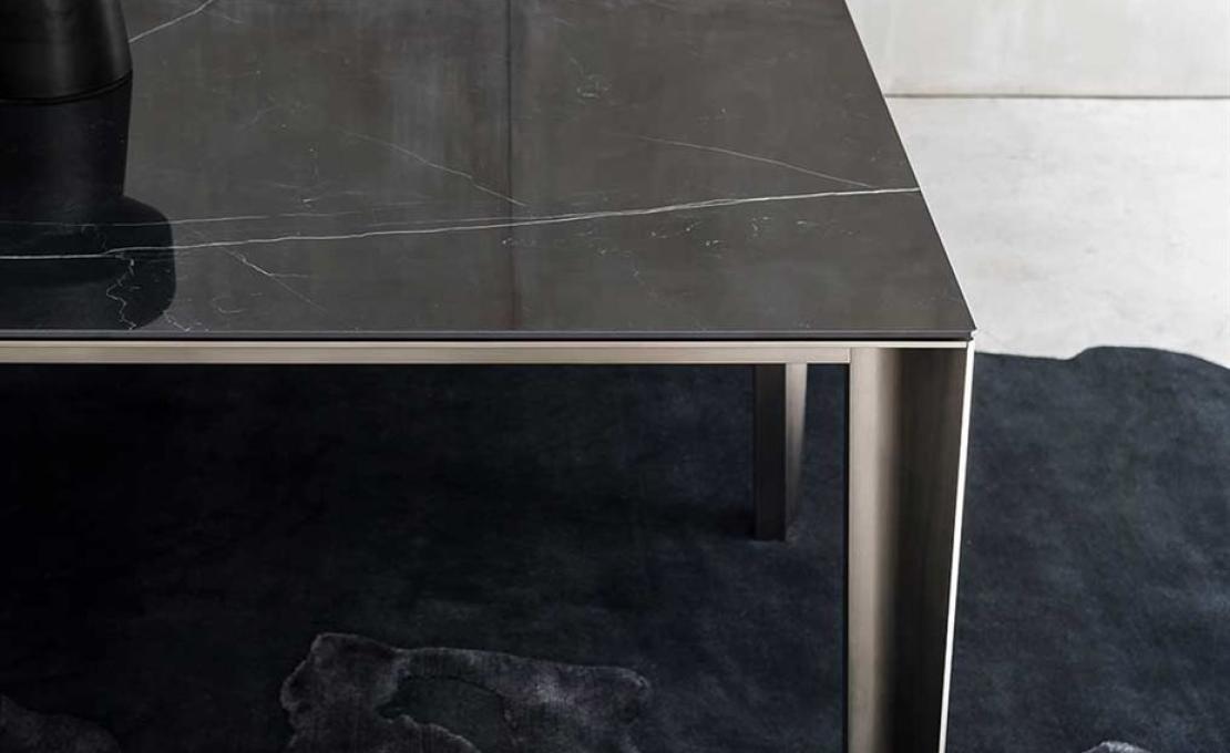 Стол от фабрики Desalto модель Skin Table