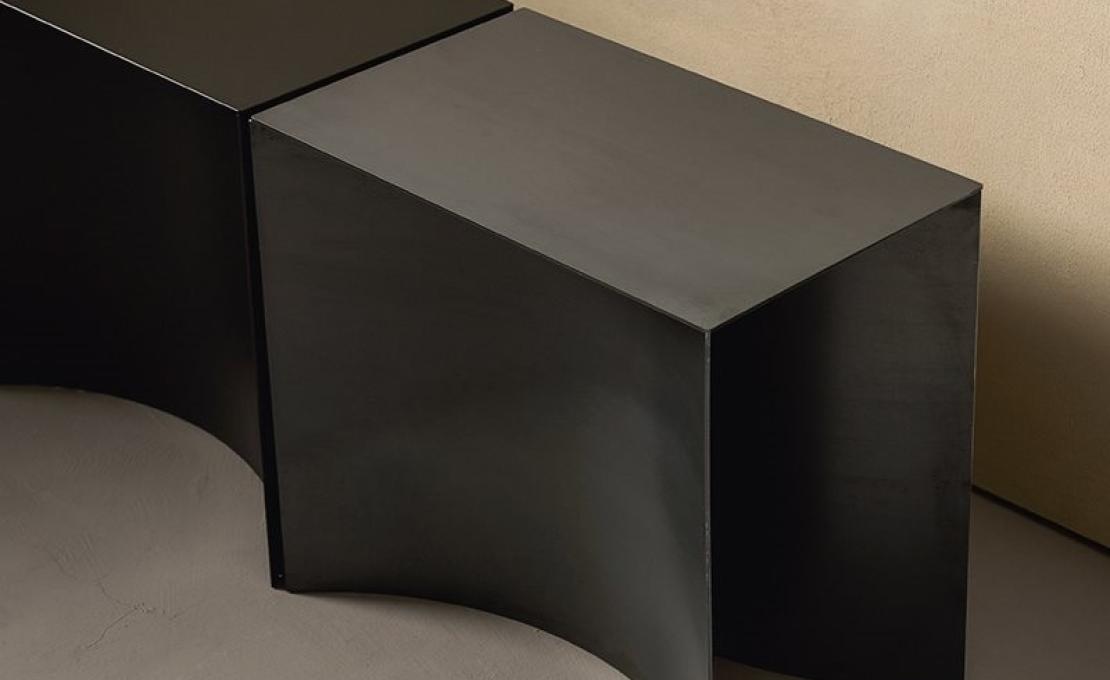 Табурет от фабрики Desalto модель Void 