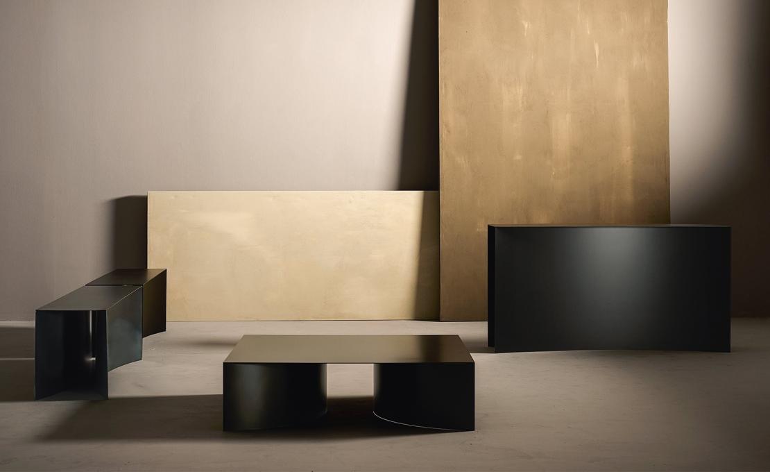 Консоль от фабрики Desalto модель Void Console