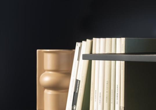 Стеллаж для книг от фабрики Desalto модель STEP 684 BOOKCASE