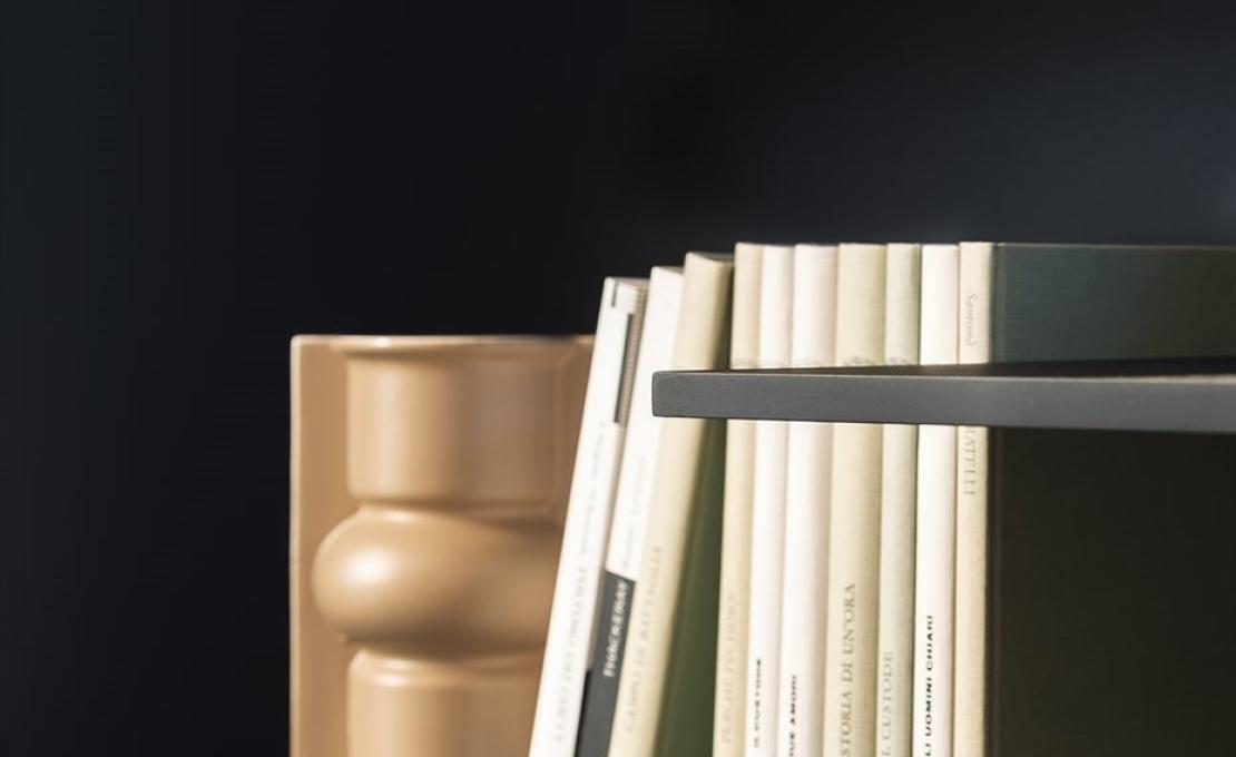 Стеллаж для книг от фабрики Desalto модель STEP 684 BOOKCASE