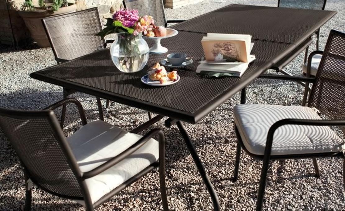 Уличный стол от фабрики Emu модель Athena Extendable Table