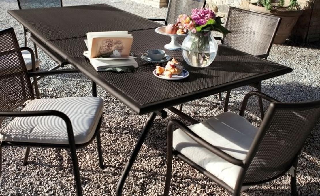 Уличный стол от фабрики Emu модель Athena Extendable Table