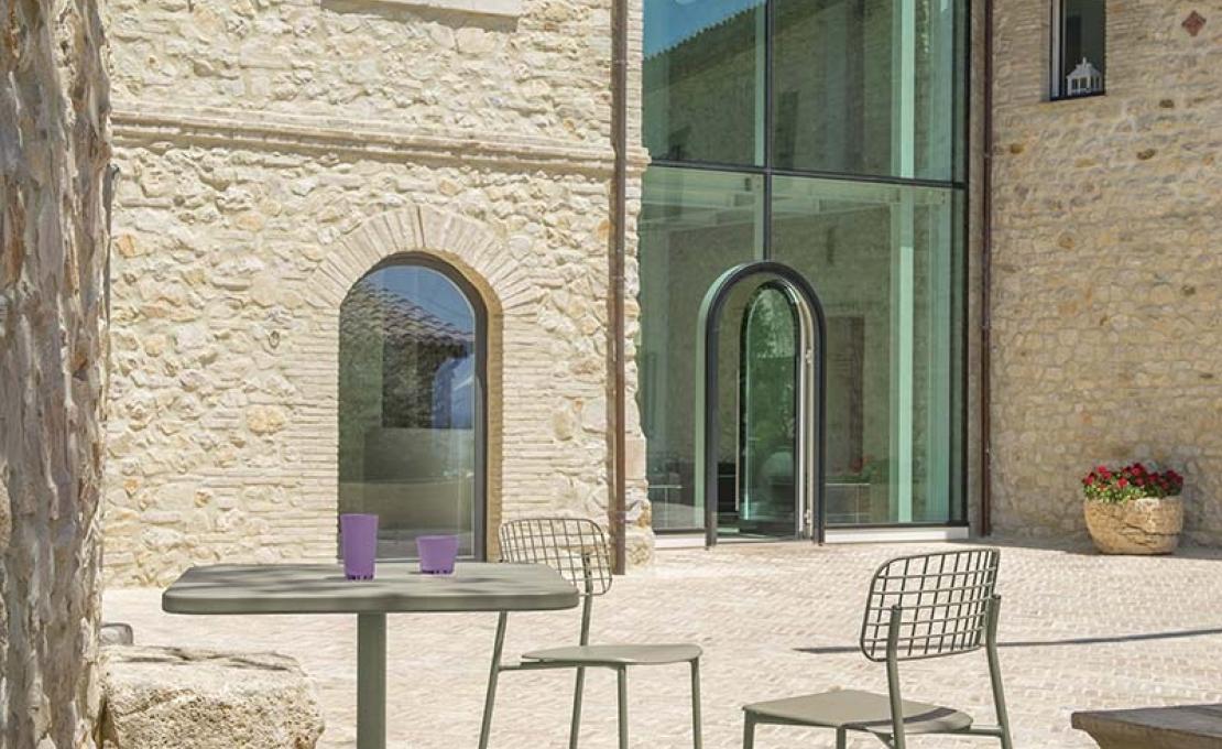 Стул от фабрики Emu модель 615