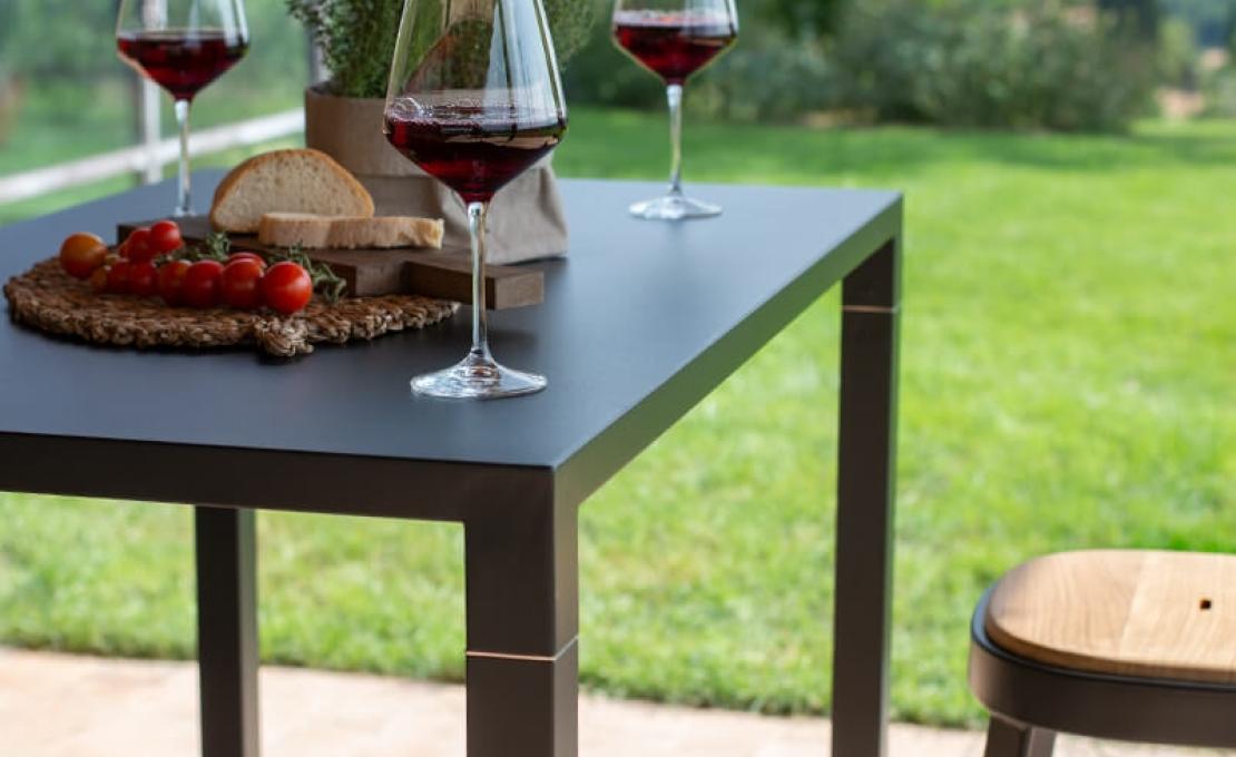 Стол от фабрики Emu модель 89NOVAHIGHTABLE