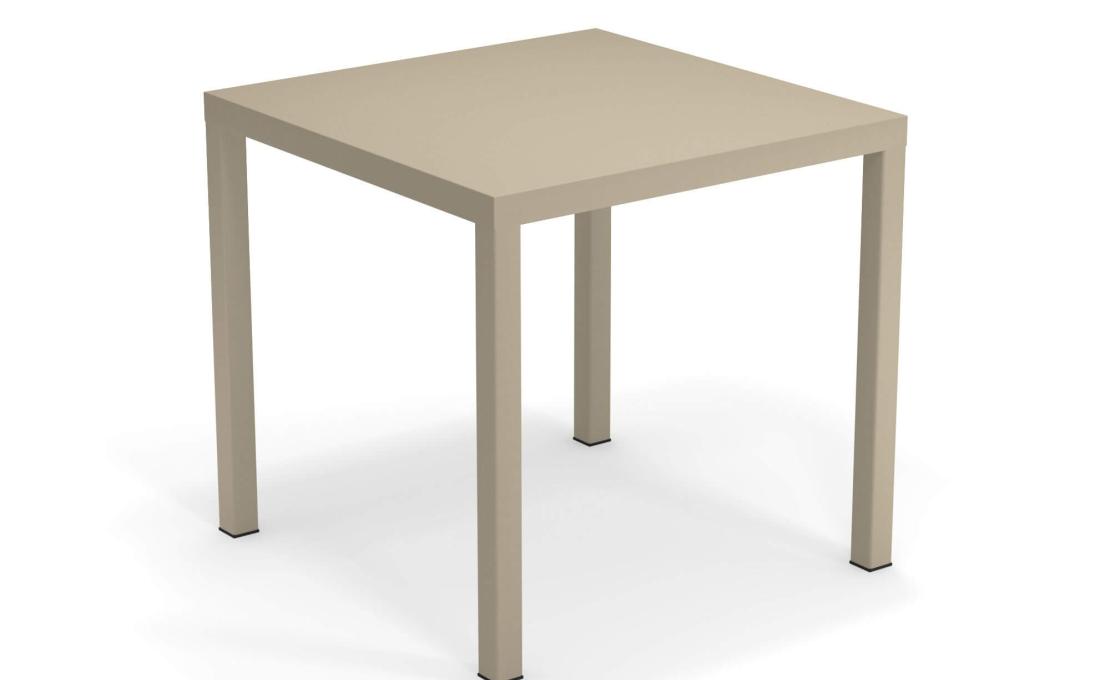 Стол от фабрики Emu модель 85NOVATABLESQUARE