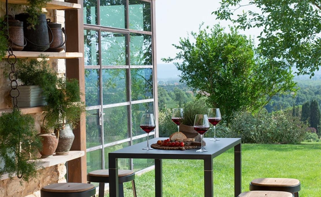 Стол от фабрики Emu модель 89NOVAHIGHTABLESQUARE