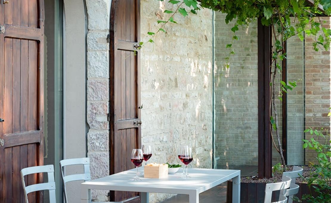 Стол от фабрики Emu модель 85NOVATABLESQUARE