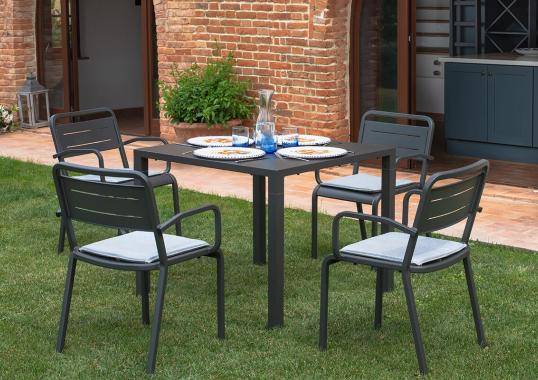 Стол от фабрики Emu модель 85NOVATABLESQUARE