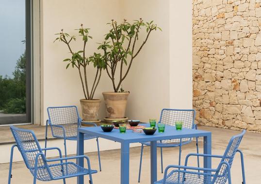 Стол от фабрики Emu модель 85NOVATABLESQUARE