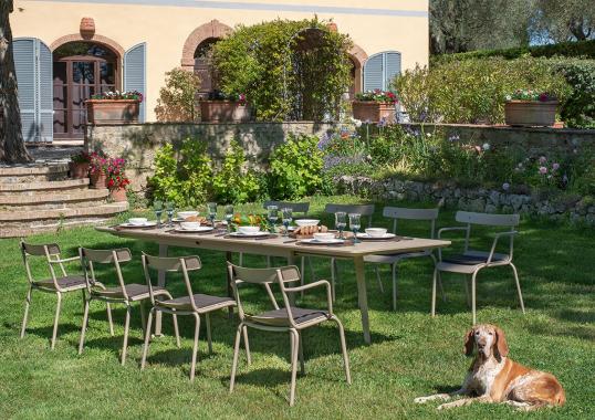 Стол от фабрики Emu модель 34PLUS4EXTENSIBLETABLE