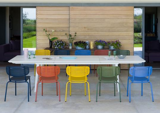 Стол от фабрики Emu модель 34PLUS4EXTENSIBLETABLE