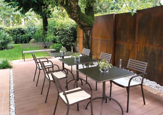 Банкетка от фабрики Emu модель 158/159SEGNOBENCH