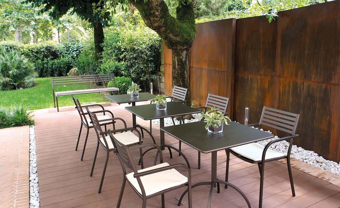 Банкетка от фабрики Emu модель 158/159SEGNOBENCH