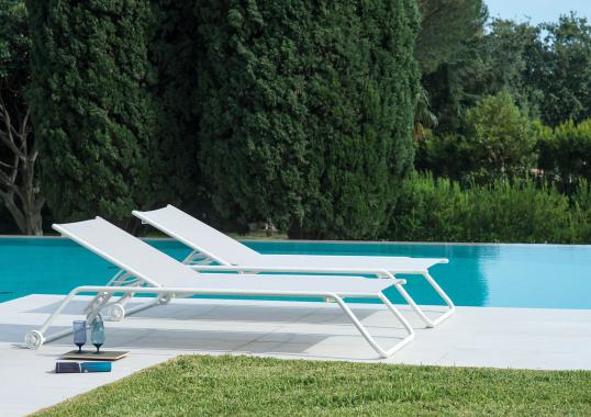 Шезлонг уличныйот фабрики Emu модель Snooze Sunbed