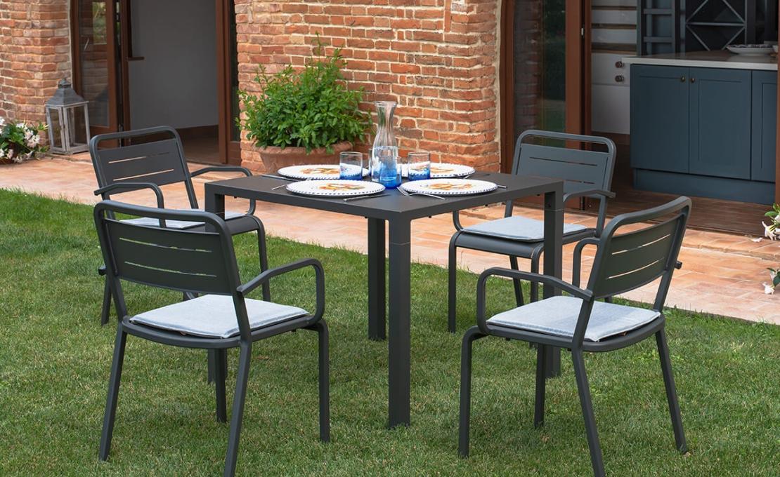 Кресло от фабрики Emu модель 209 Urban Small Arm