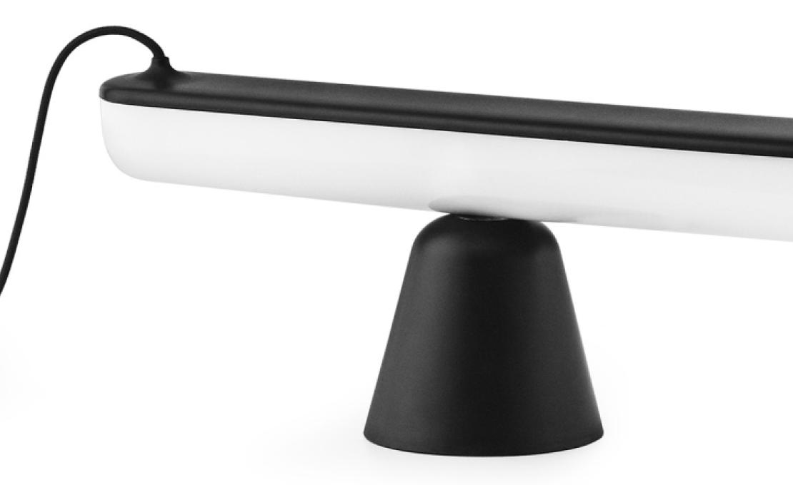Настольная лампа от фабрики Normann Copenhagen модель 50212 Acrobat Table Lamp