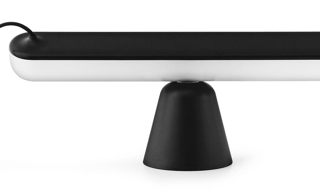 Настольная лампа от фабрики Normann Copenhagen модель 50212 Acrobat Table Lamp