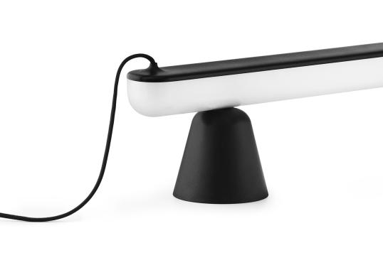 Настольная лампа от фабрики Normann Copenhagen модель 50212 Acrobat Table Lamp
