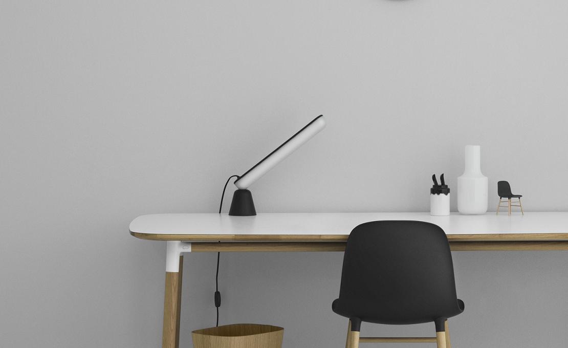 Настольная лампа от фабрики Normann Copenhagen модель 50212 Acrobat Table Lamp