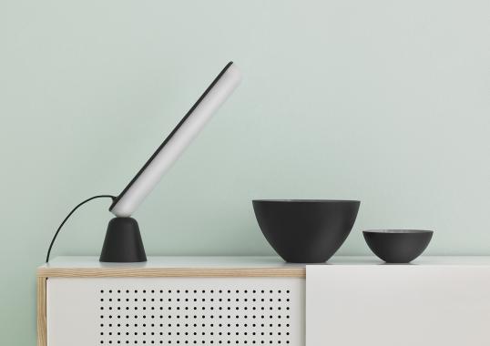 Настольная лампа от фабрики Normann Copenhagen модель 50212 Acrobat Table Lamp