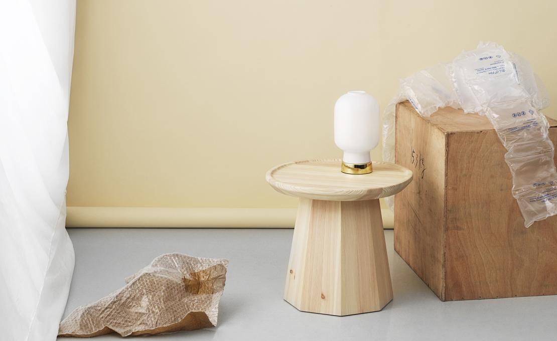 Настольная лампа от фабрики Normann Copenhagen модель Amp Brass Table Lamp-502