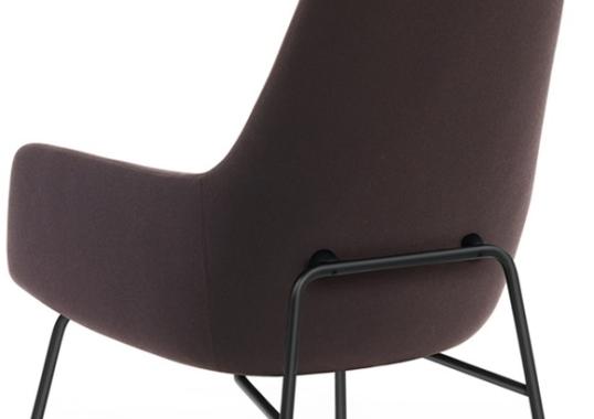 Кресло от фабрики Normann Copenhagen модель Era Lounge  High Steel Legs