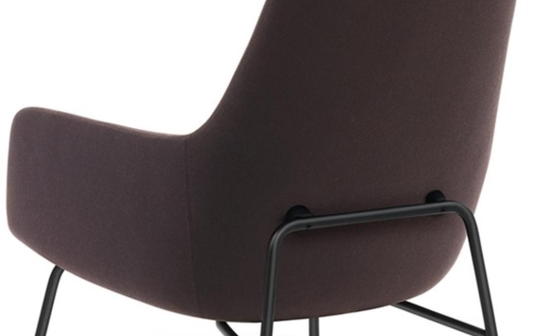 Кресло от фабрики Normann Copenhagen модель Era Lounge  High Steel Legs