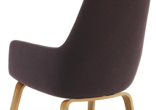 Кресло от фабрики Normann Copenhagen модель Era Lounge  High Wood Legs
