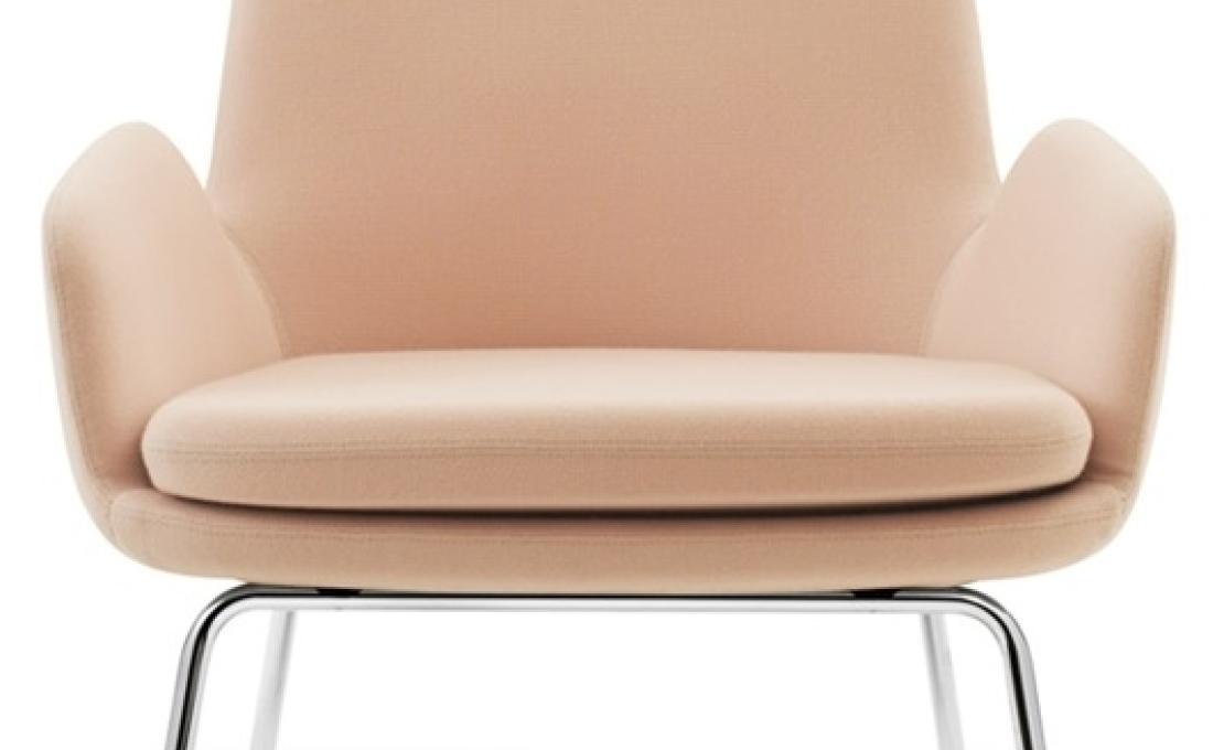 Кресло от фабрики Normann Copenhagen модель Era Lounge  Low Steel Legs