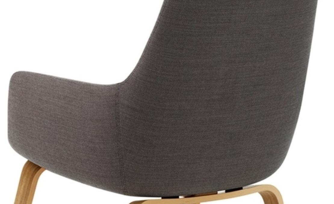Кресло от фабрики Normann Copenhagen модель Era Lounge  High Wood Legs