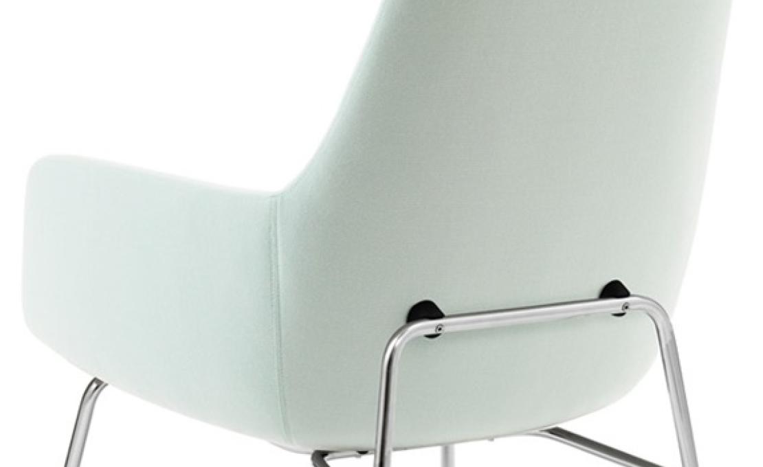 Кресло от фабрики Normann Copenhagen модель Era Lounge  High Steel Legs