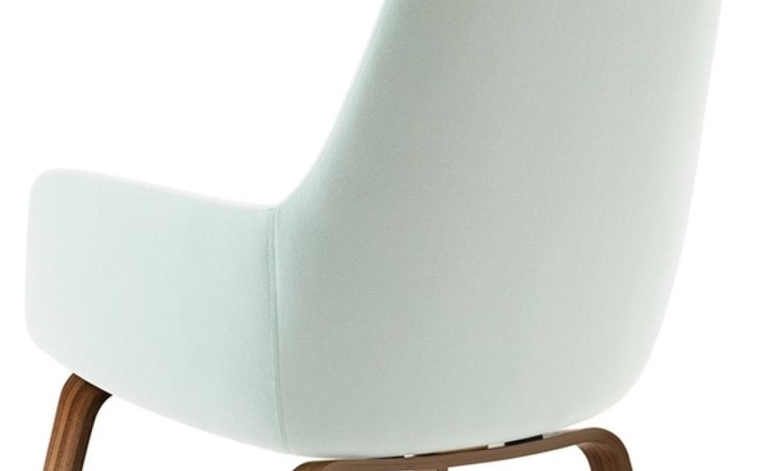 Кресло от фабрики Normann Copenhagen модель Era Lounge  High Wood Legs
