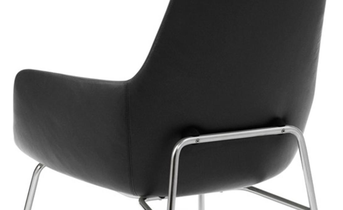 Кресло от фабрики Normann Copenhagen модель Era Lounge  High Steel Legs