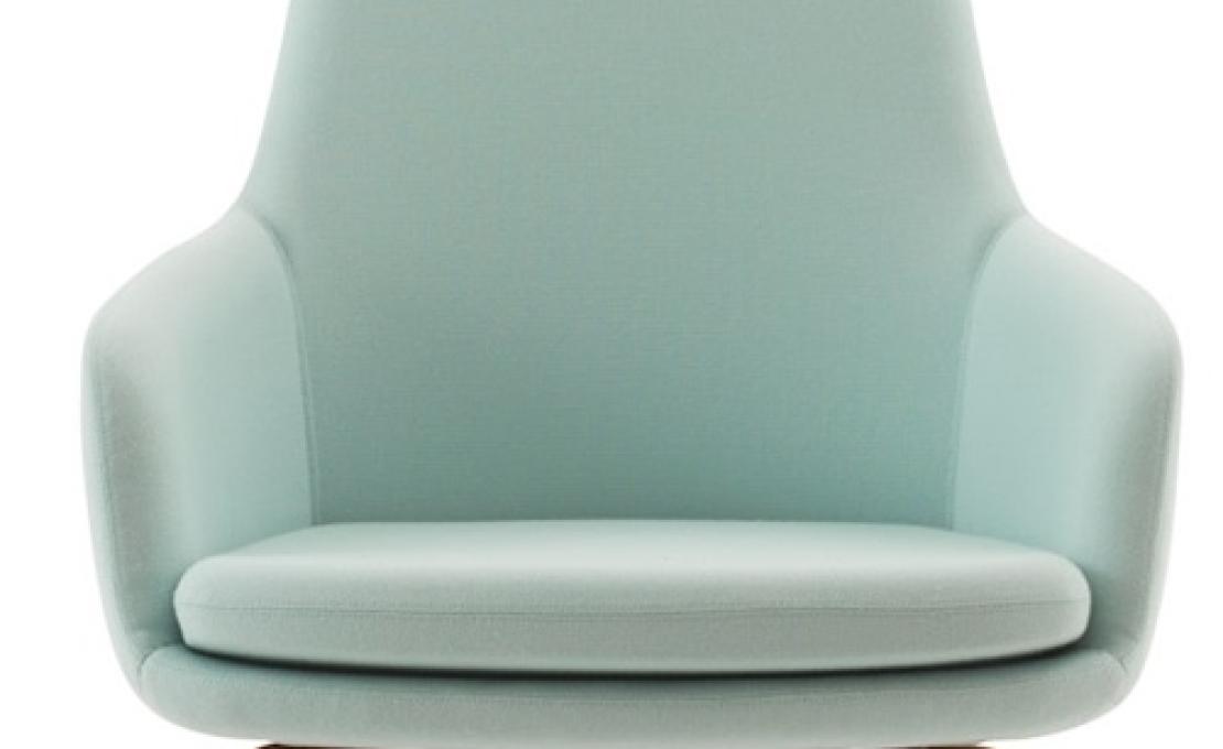 Кресло от фабрики Normann Copenhagen модель Era Lounge  High Wood Legs