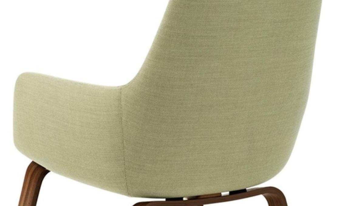 Кресло от фабрики Normann Copenhagen модель Era Lounge  High Wood Legs